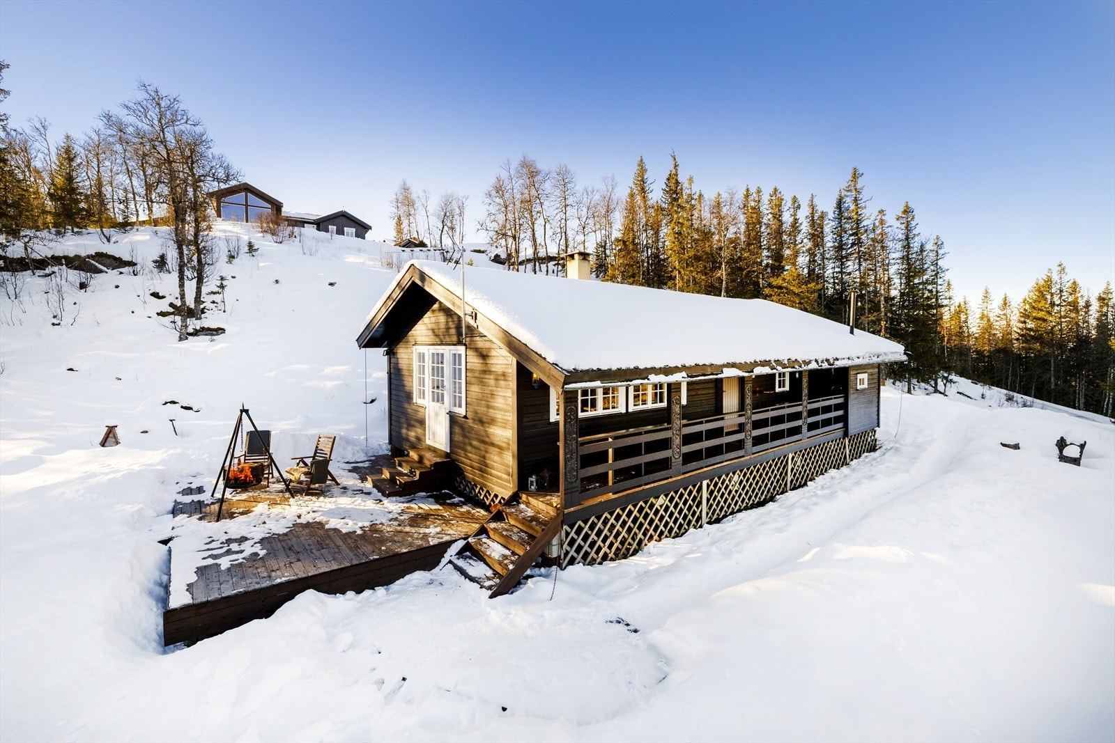 Hytta ligger flott til ca. 810 m.o.h. med flott utsikt til området Galleribilde