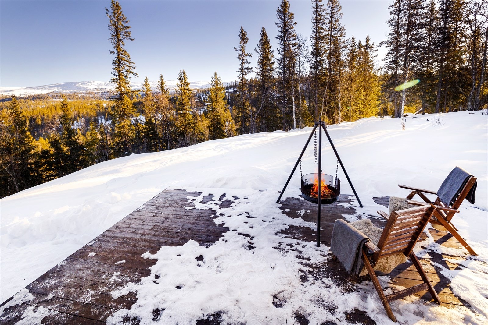 Kos deg ved bålpanna etter turen Galleribilde