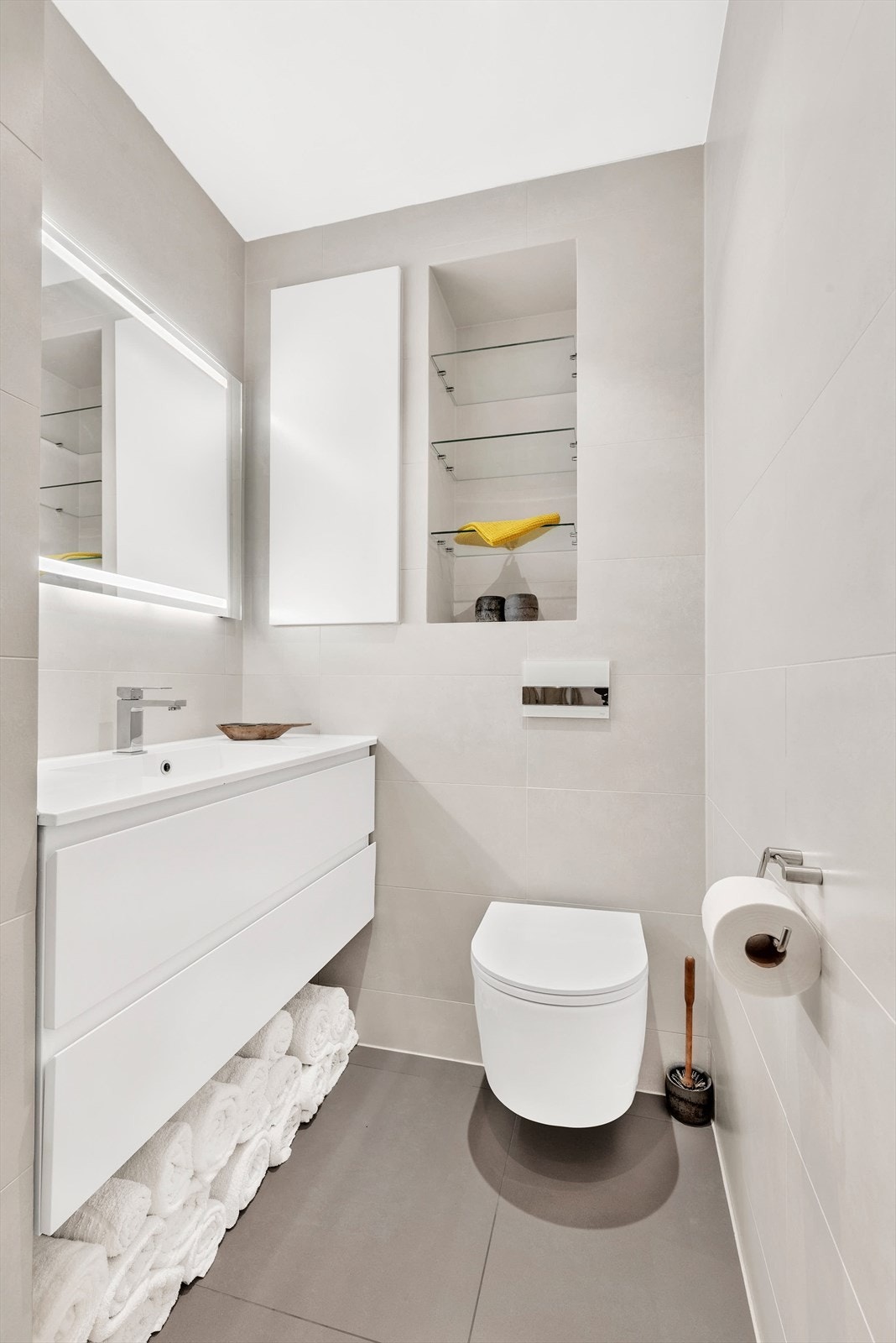 Stilrent flislagt bad med varmekabler fra 2016. Galleribilde