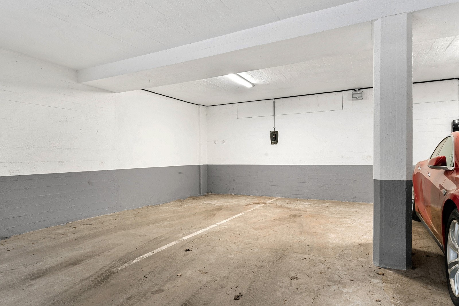 2 stk. garasjeplasser samlet, praktisk på bakkeplan som hovedinngang Galleribilde