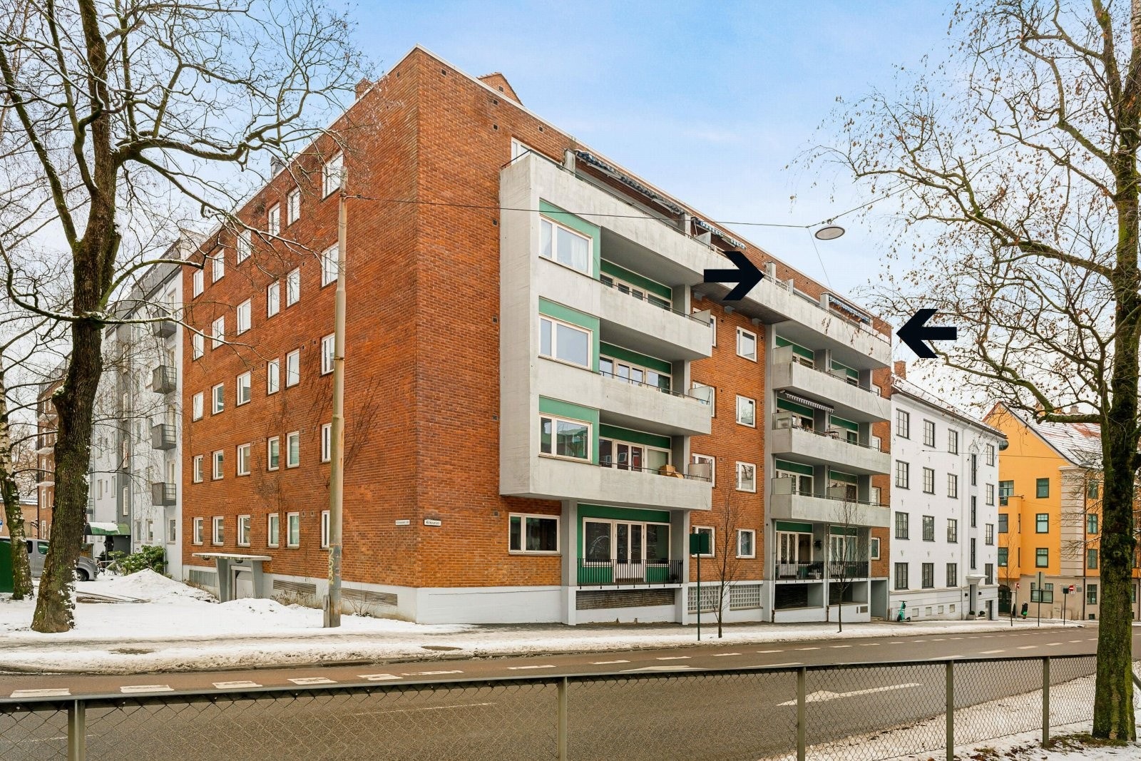 Fasade, innkjøring garasje Galleribilde