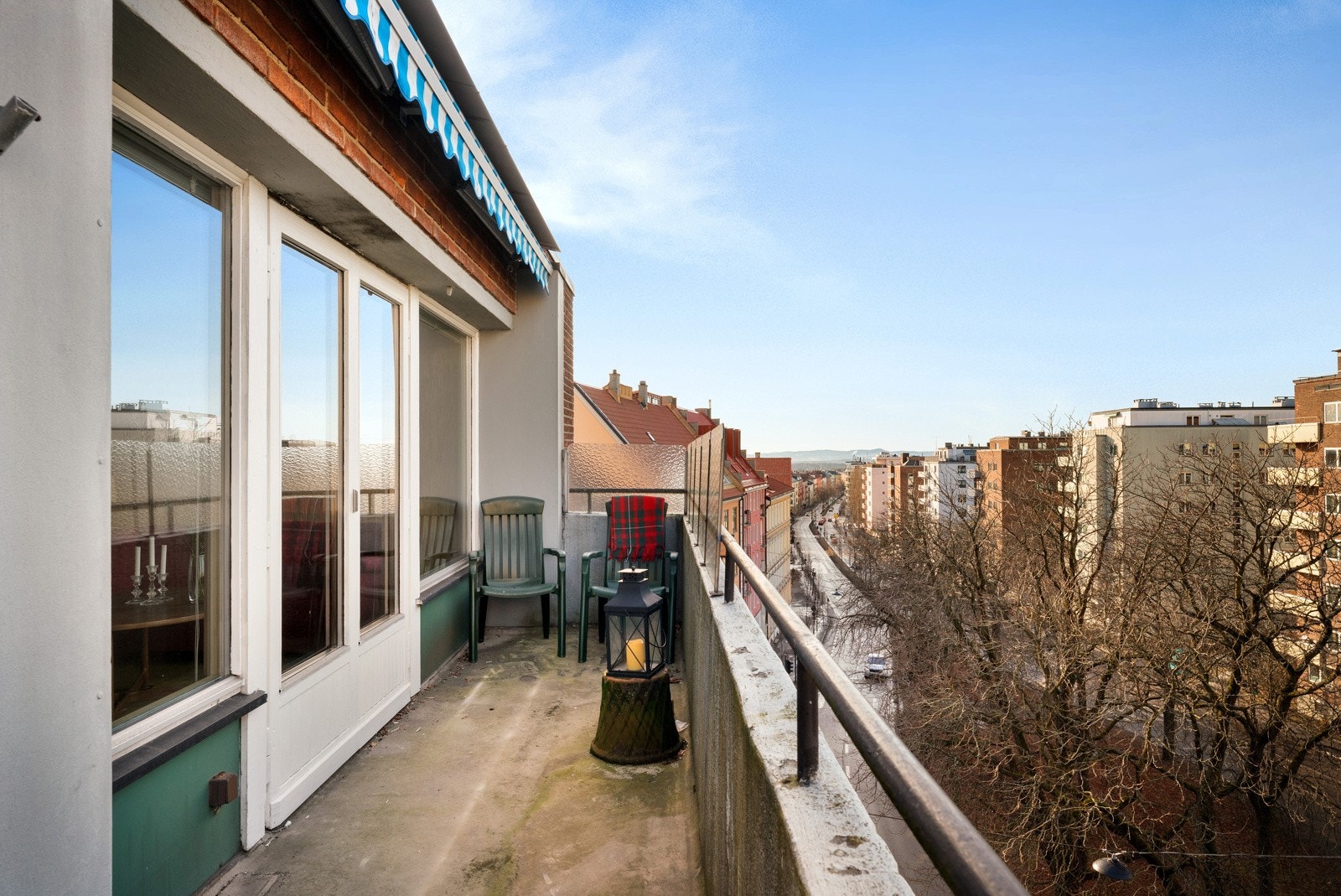 Balkong 13 m², langsgående foran begge stuer Galleribilde