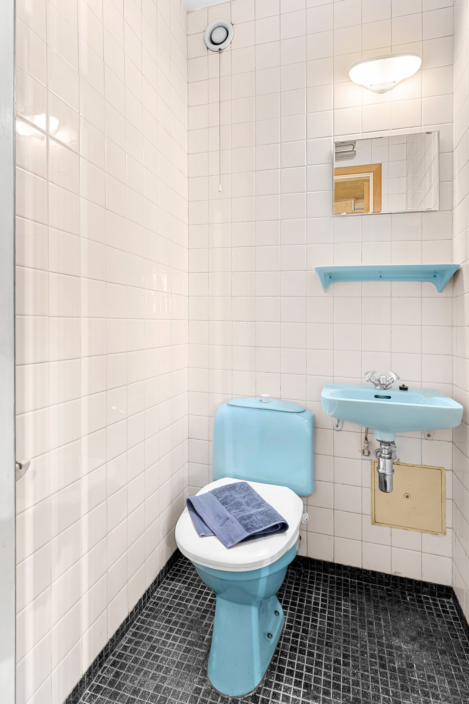 Gjestetoalett fra gang, mellom barnerommene Galleribilde