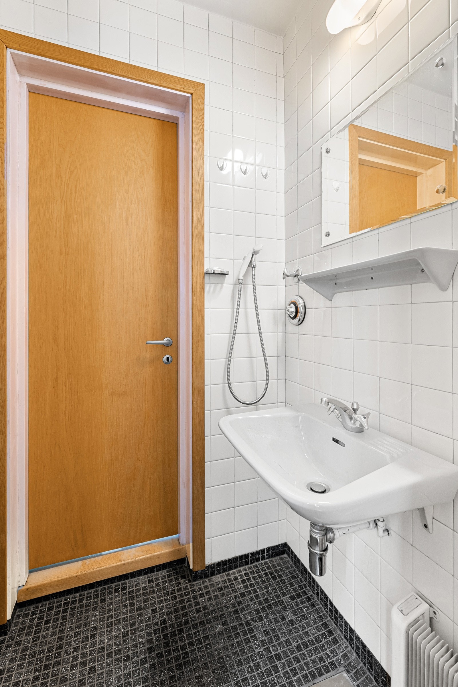 Gjennomgående minibad (dusj) mellom barnerommene Galleribilde