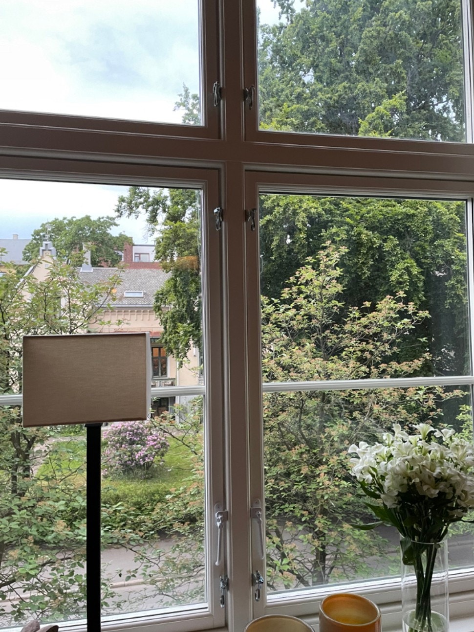 Utsyn fra stuen på sommerstid Galleribilde