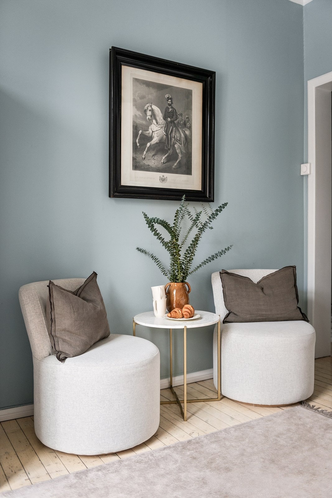 På kjøkkenet har du plass til en liten i spisegruppe Galleribilde