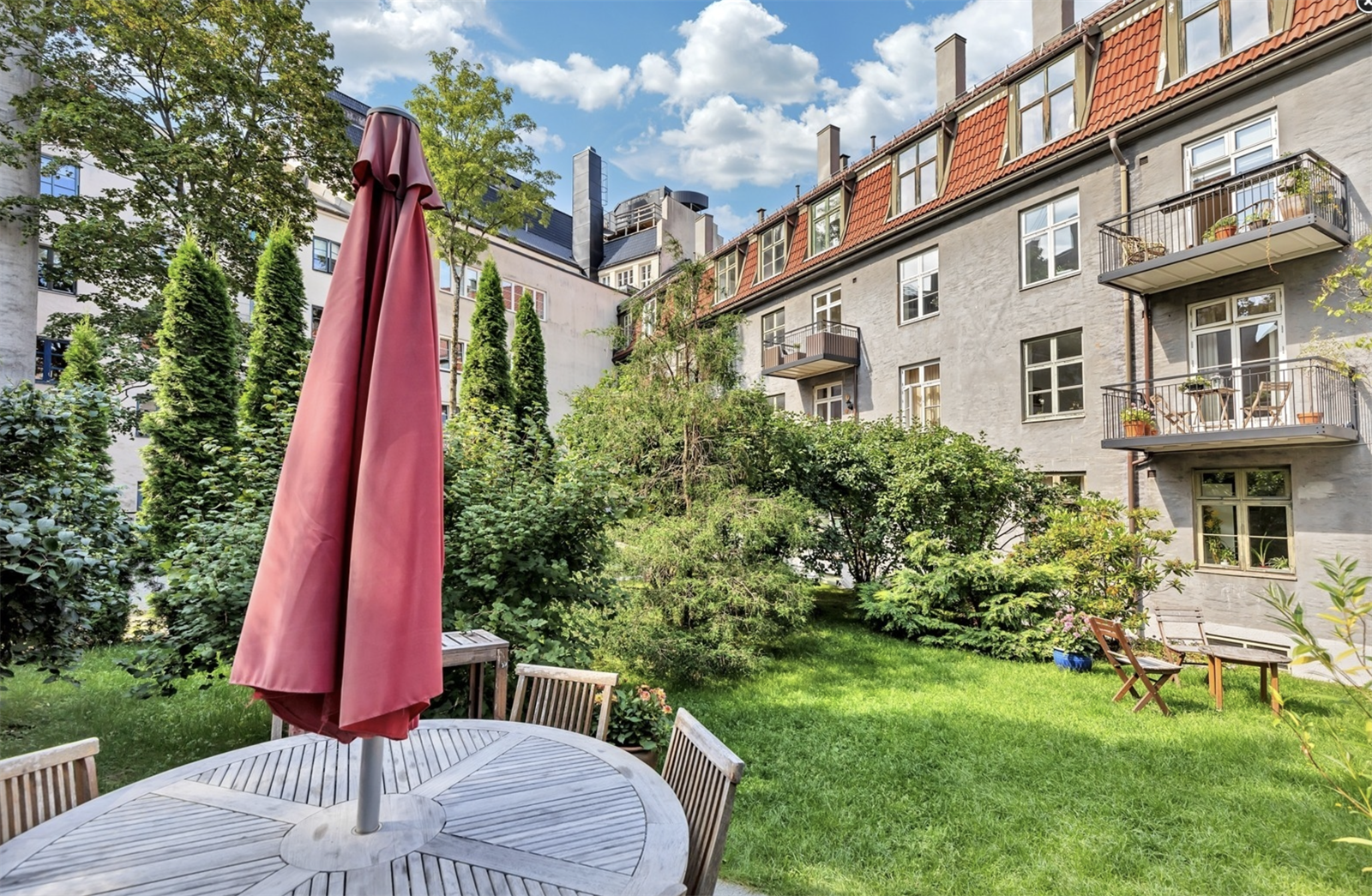 Bakgård Galleribilde