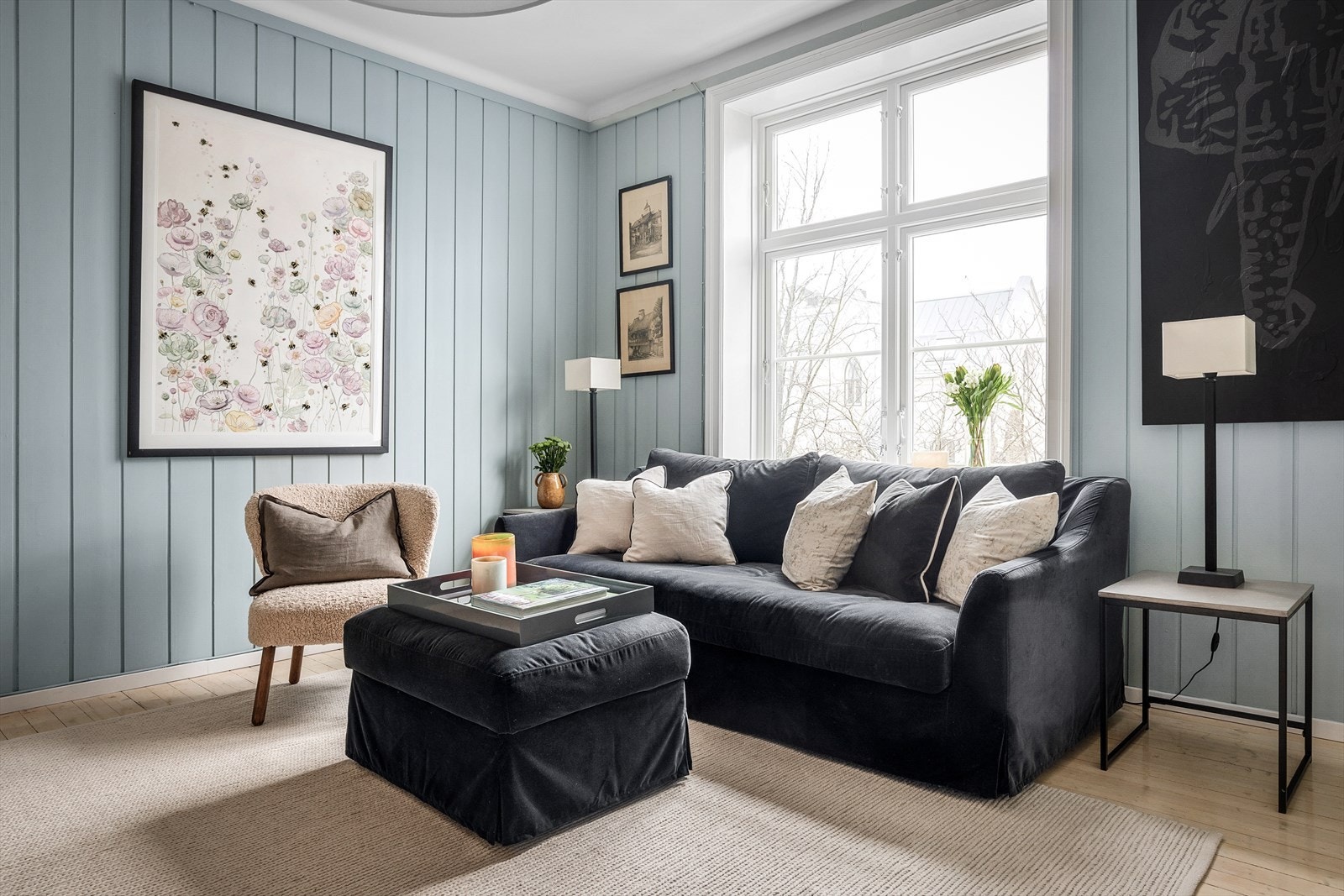 Det store vinduet (2-lags isolerglass fra 2022) sørger for godt med naturlig lysinnslipp. Galleribilde