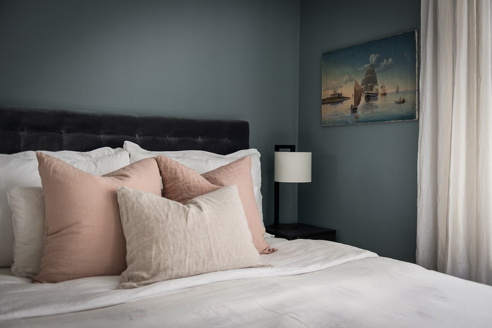 Soveromet er vendt inn mot stille bakgård Galleribilde