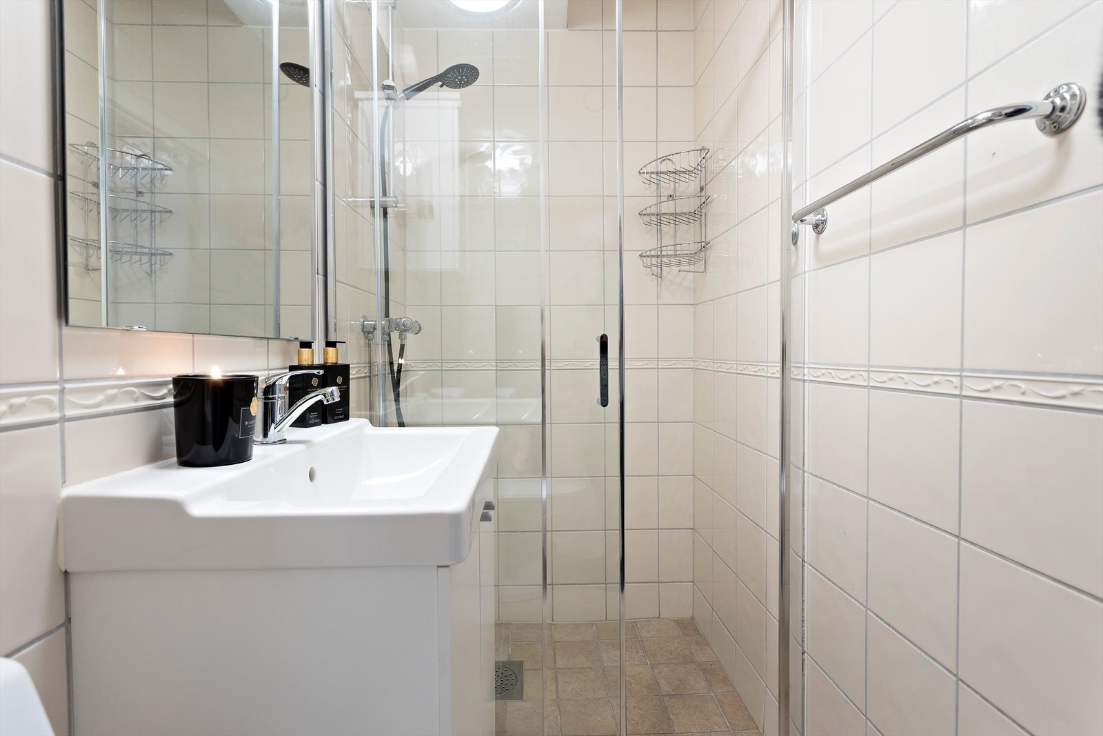 Flislagt bad med varme i gulv. Galleribilde