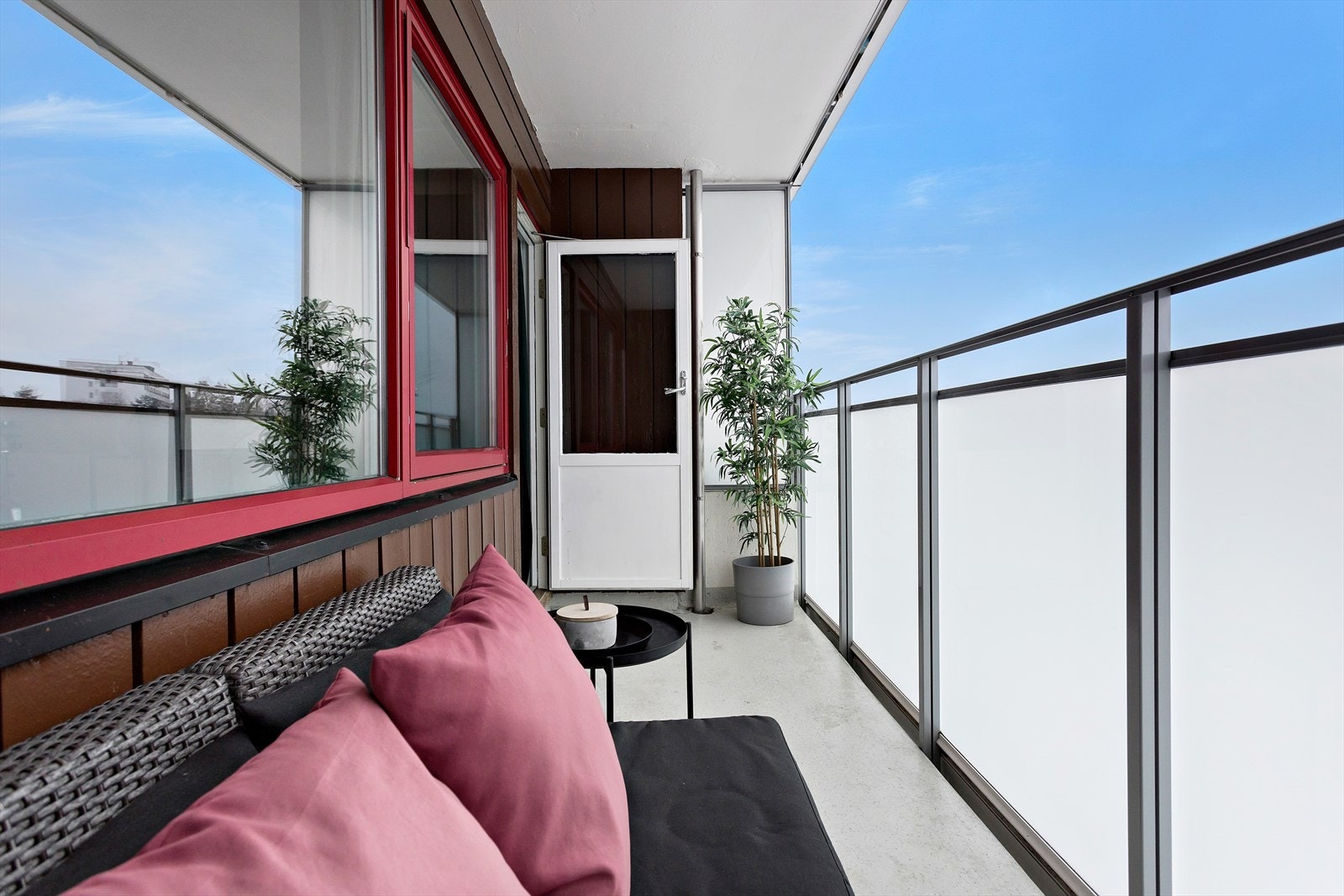 Balkongen er vestvendt og har gode solforhold. Galleribilde