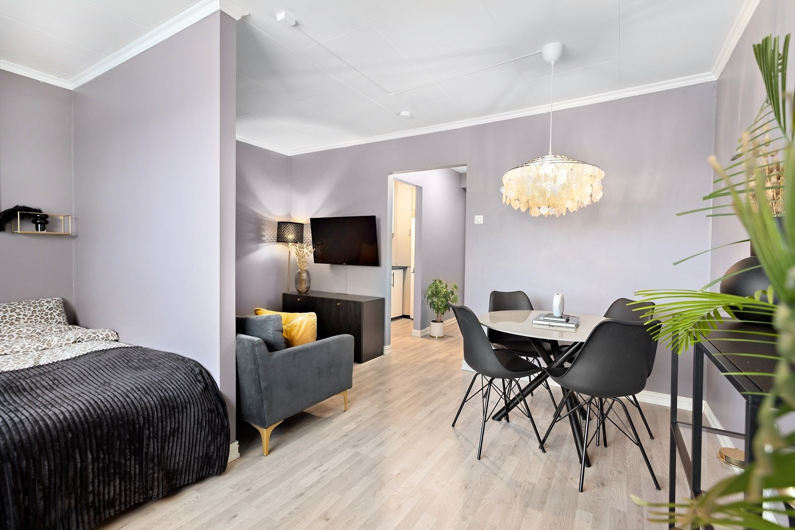 Boligen er malt i behagelige farger. Galleribilde