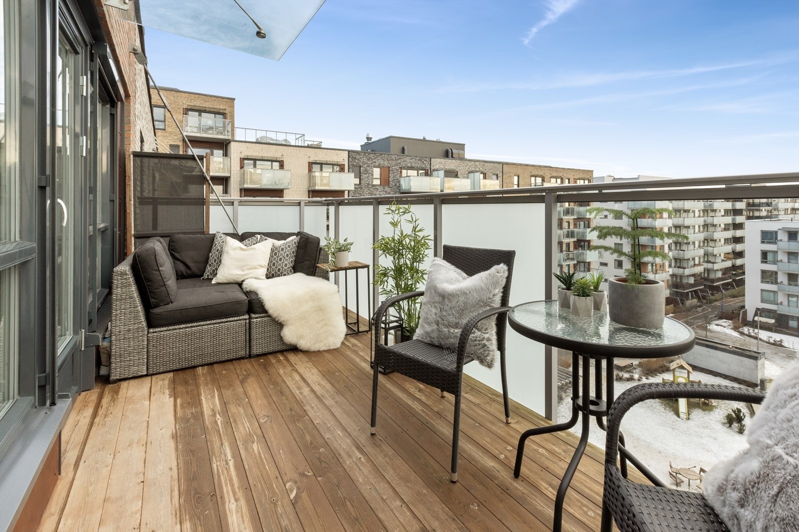 Den østvendte balkongen vender mot fellesarealet og er på 10 kvm. Galleribilde