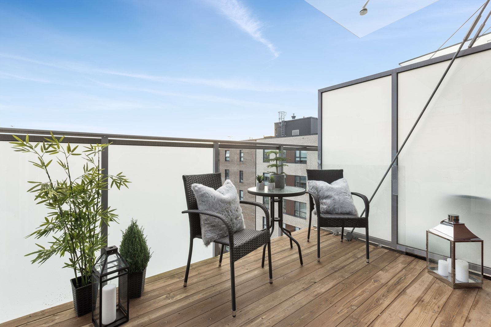 Plass til sittegruppe og grill. Galleribilde