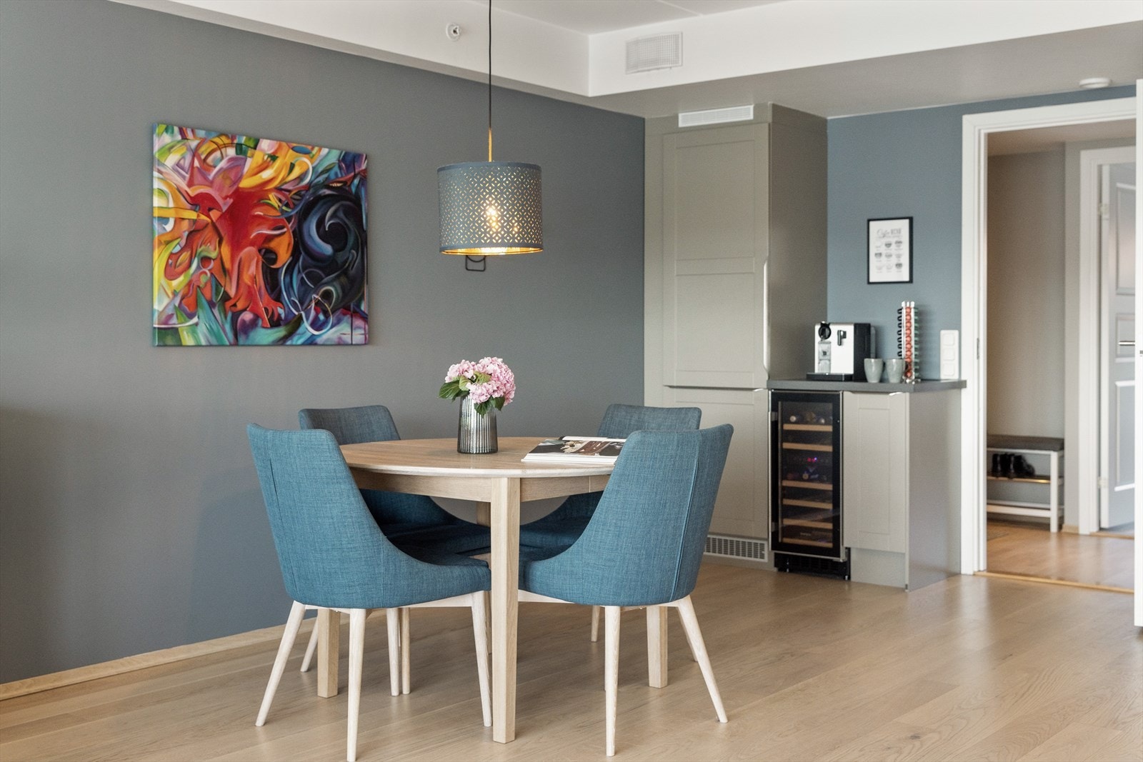 Naturlig plass til spisebord. Galleribilde