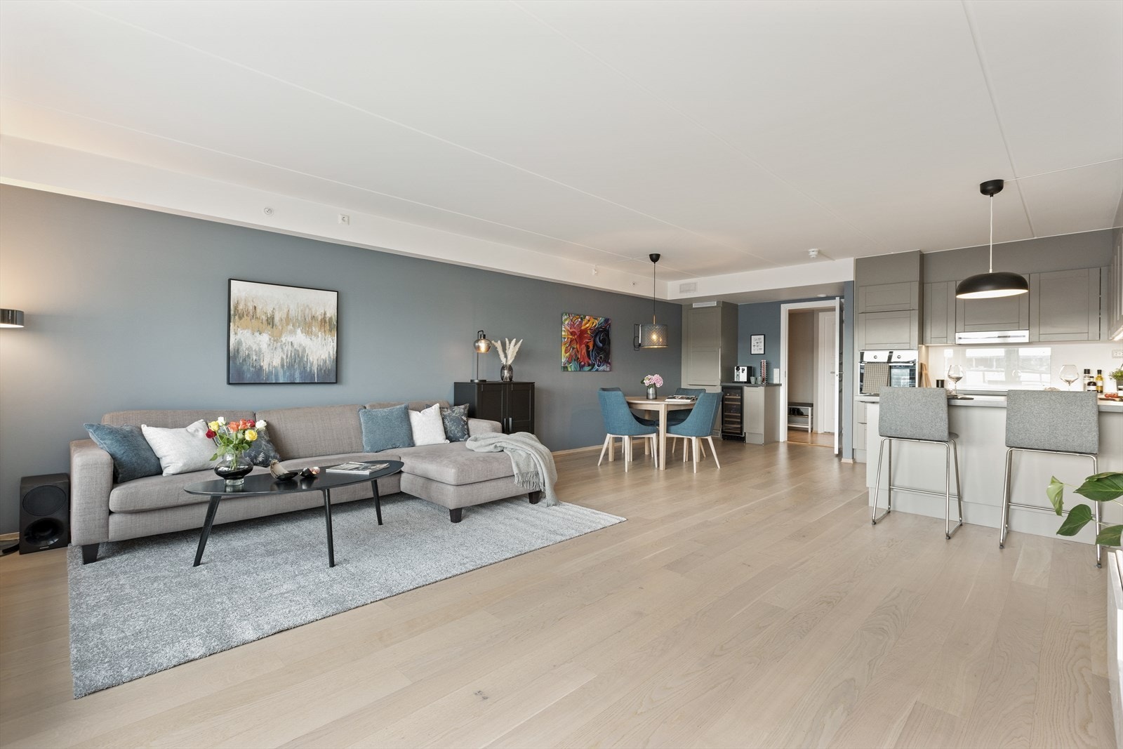 Åpen kjøkken/stue løsning. Galleribilde