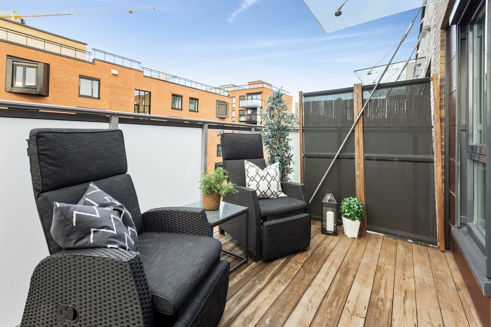 Utgang til en 7 kvm stor balkong fra hovedsoverom. En forlengelse av rommet. Galleribilde