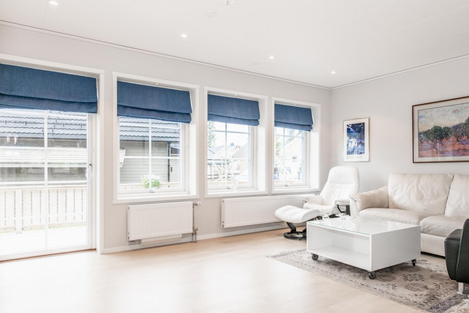 Stue 1. etasje med liftgardiner. Galleribilde