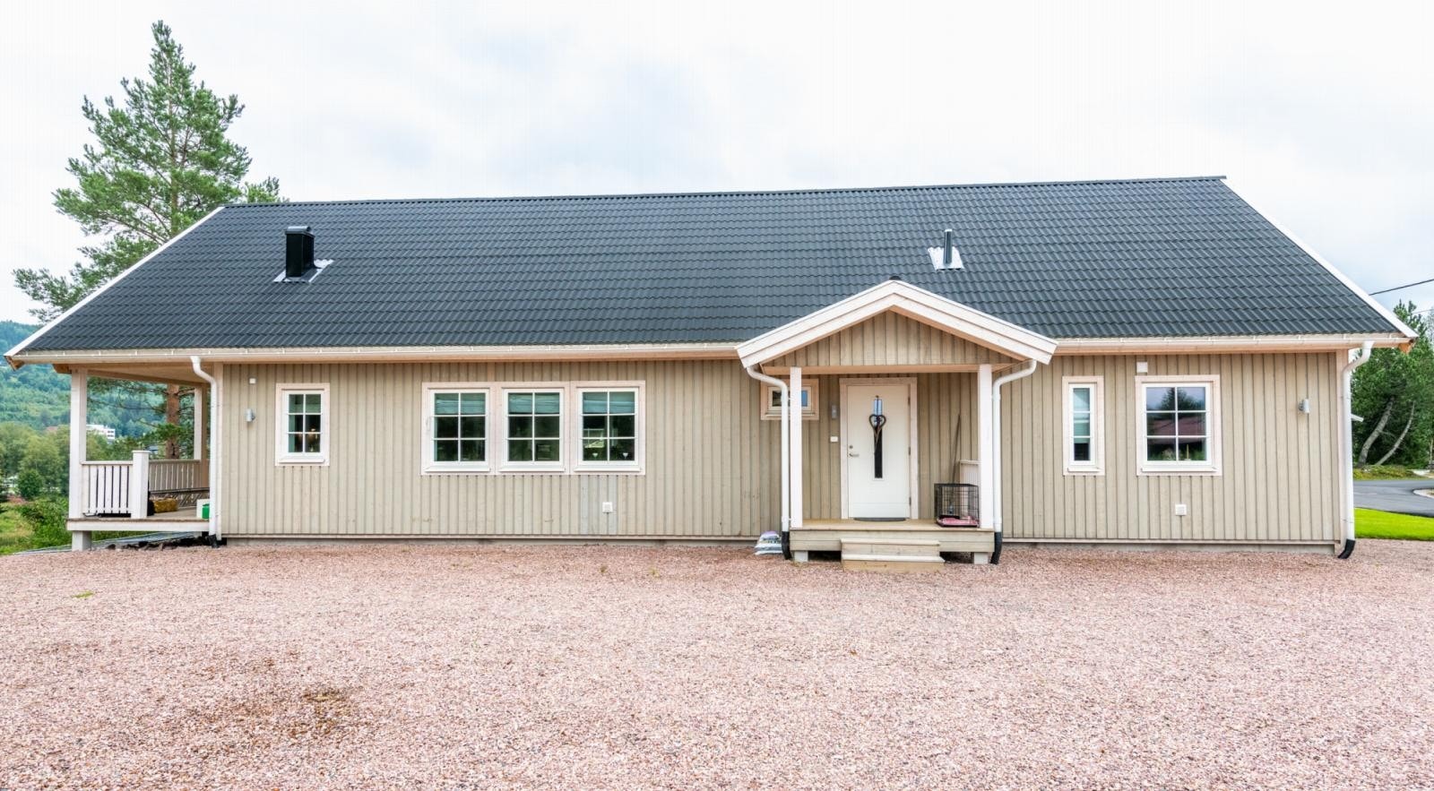 Nordsiden med stor gårdsplass Galleribilde