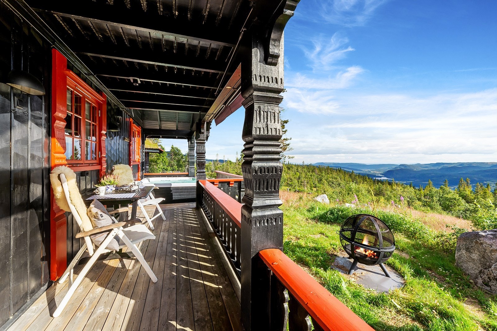 Deler av terrassen er overbygget. Galleribilde