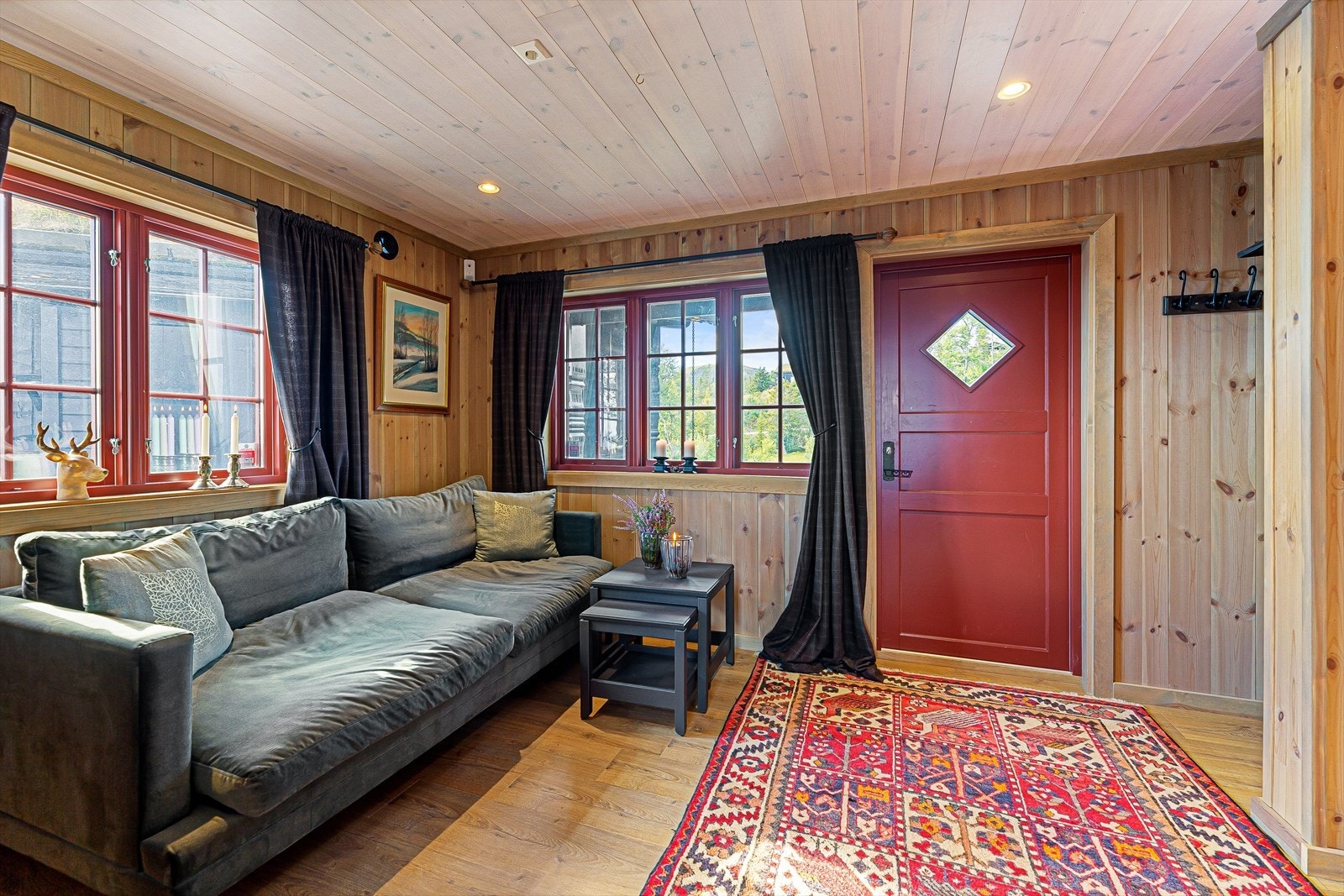 Hytta har også et stort anneks som er innredet med stue, kjøkkenkrok, 2 soverom og bad (ikke omsøkt). Galleribilde