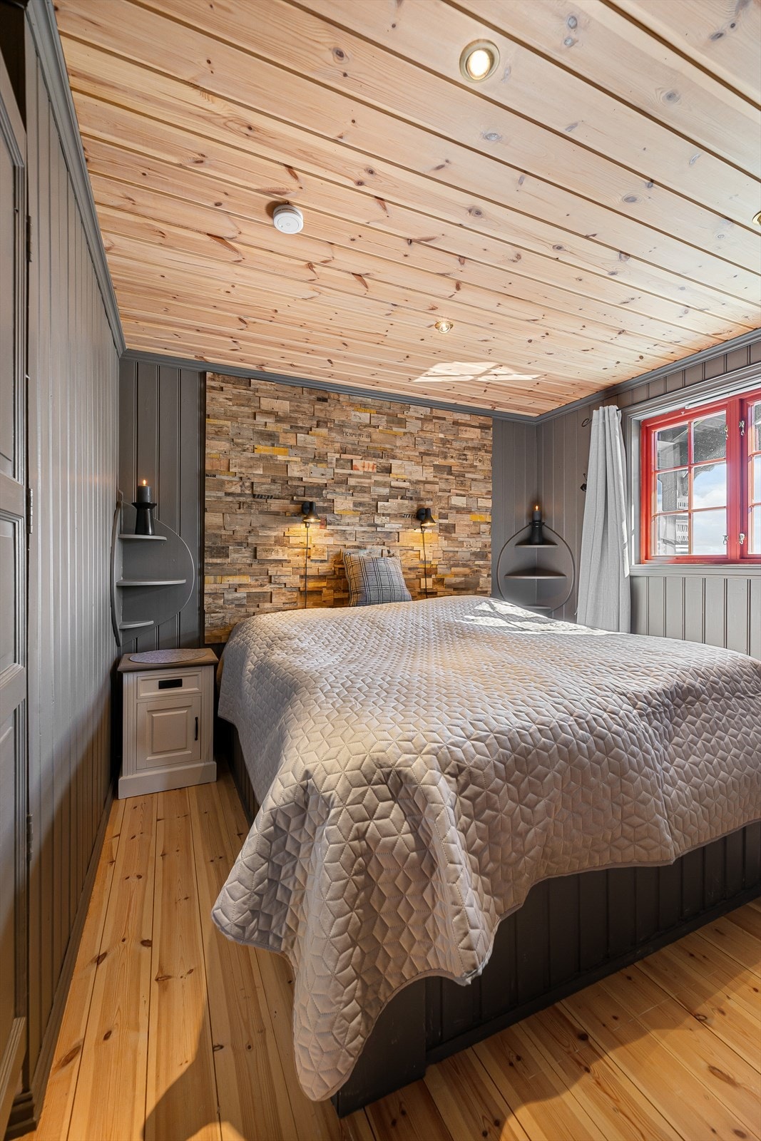 I 1. etasje er det et trivelig hovedsoverom. Galleribilde