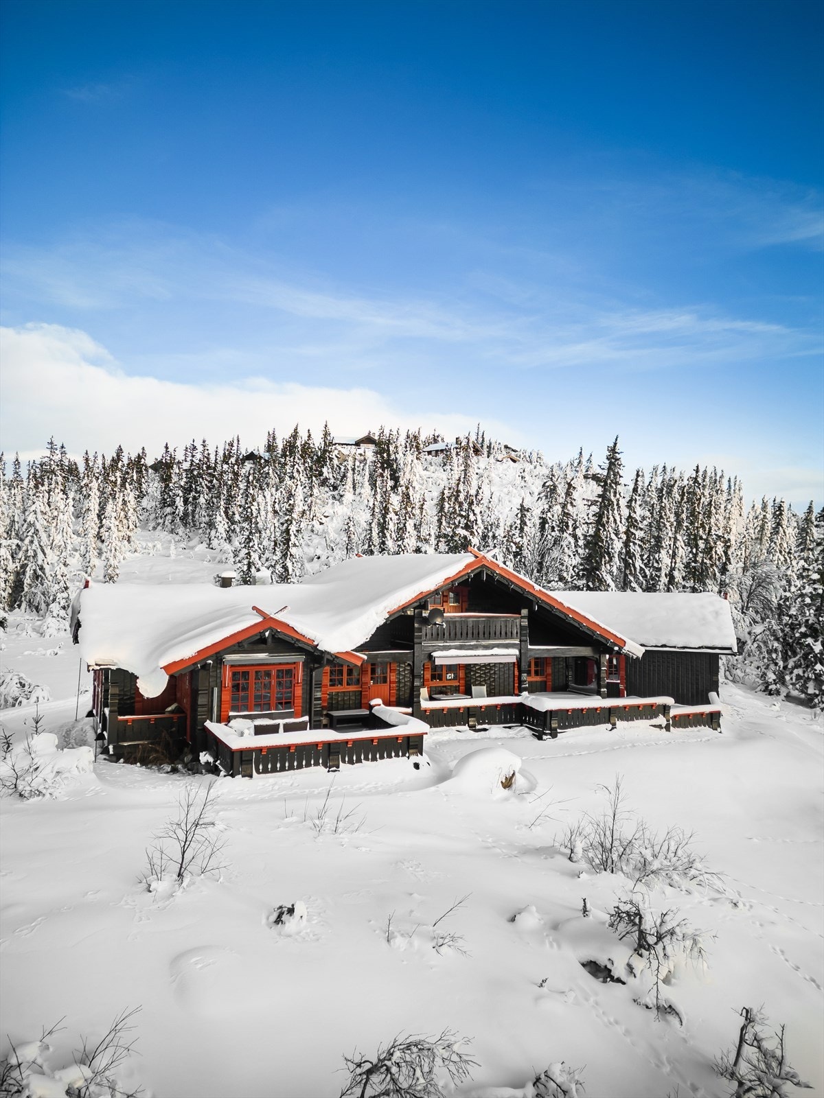 Alpinbakken strekker seg fra foten av Norefjell til Ravnås (1 188 moh.) og til Bøeseter-bakkene ved Quality Spa og Resort. Galleribilde
