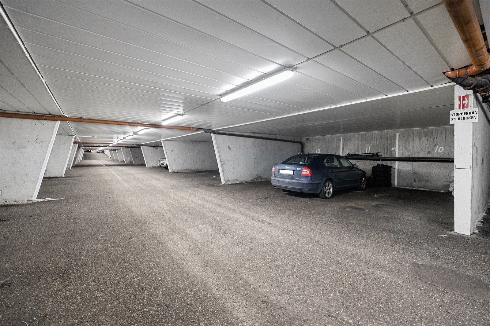 Fast garasjeplass i lukket garasjeanlegg. Galleribilde