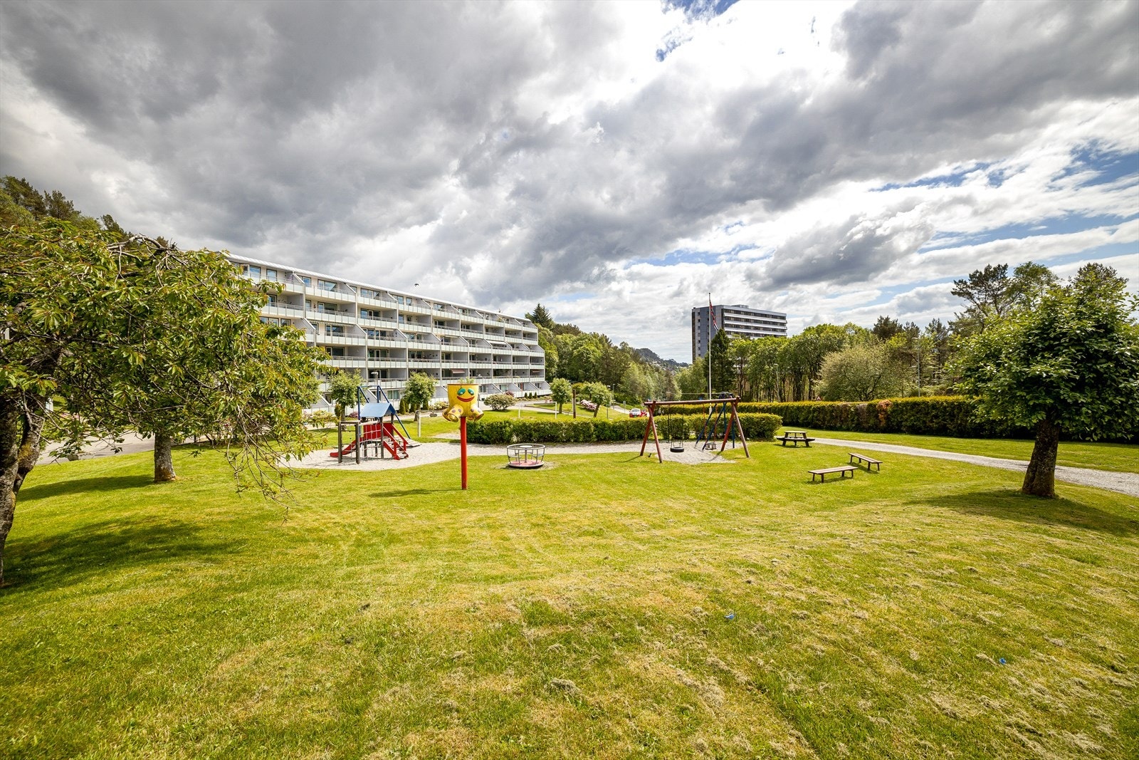 Felles lekeplass like utenfor! Galleribilde
