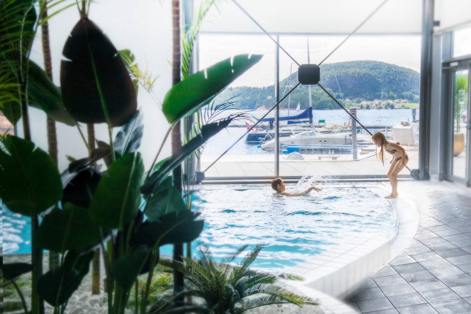 Svømmebasseng inne på Resorten. Galleribilde