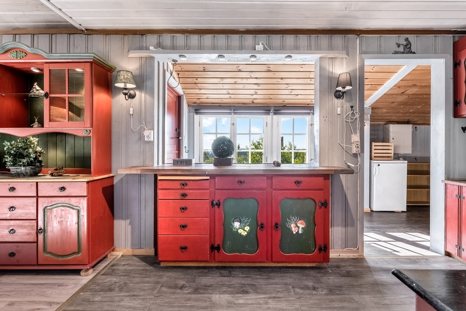 Benkeplater i heltre Galleribilde