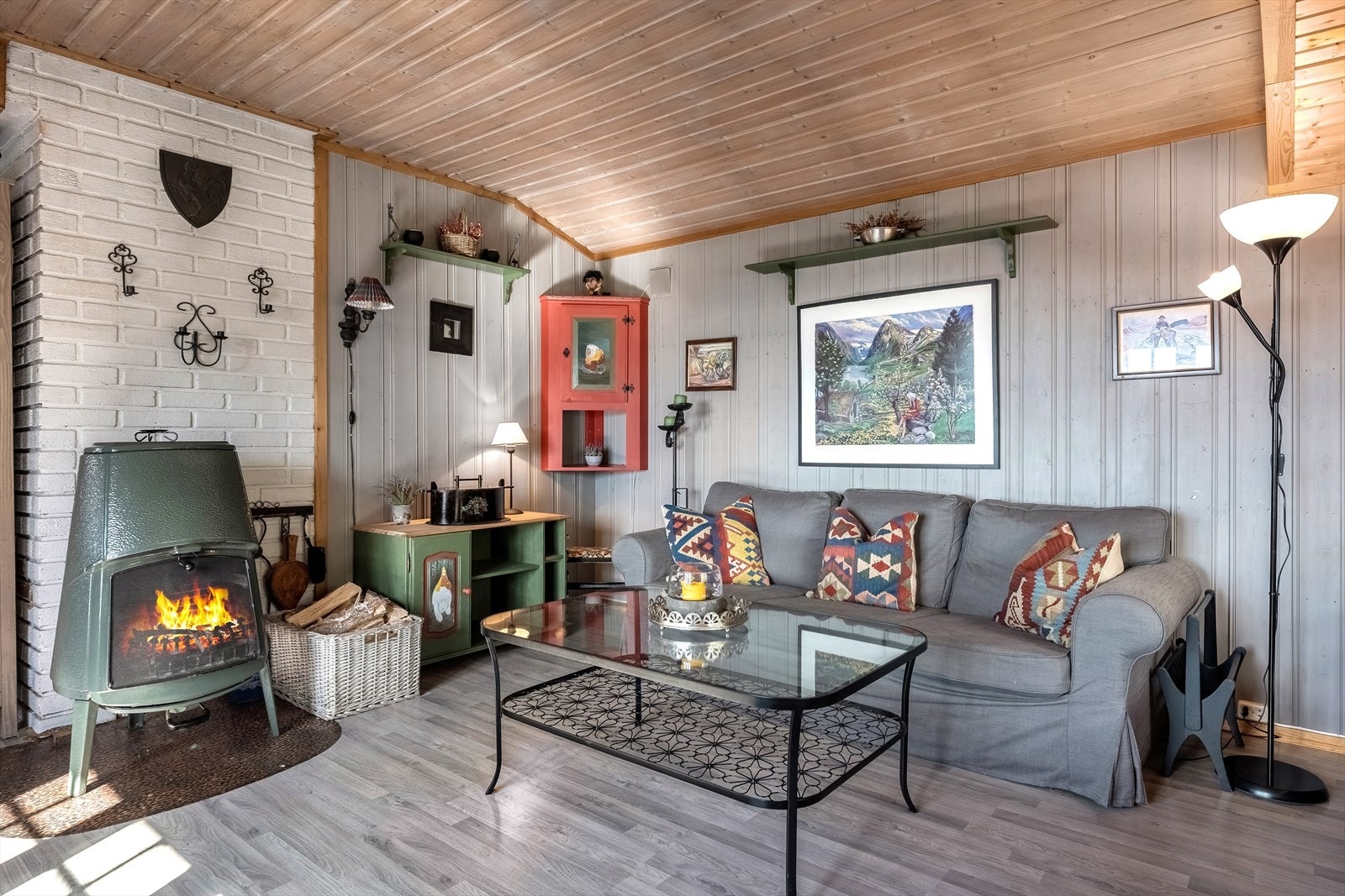 Peisovnen innbyr til hygge og varme Galleribilde