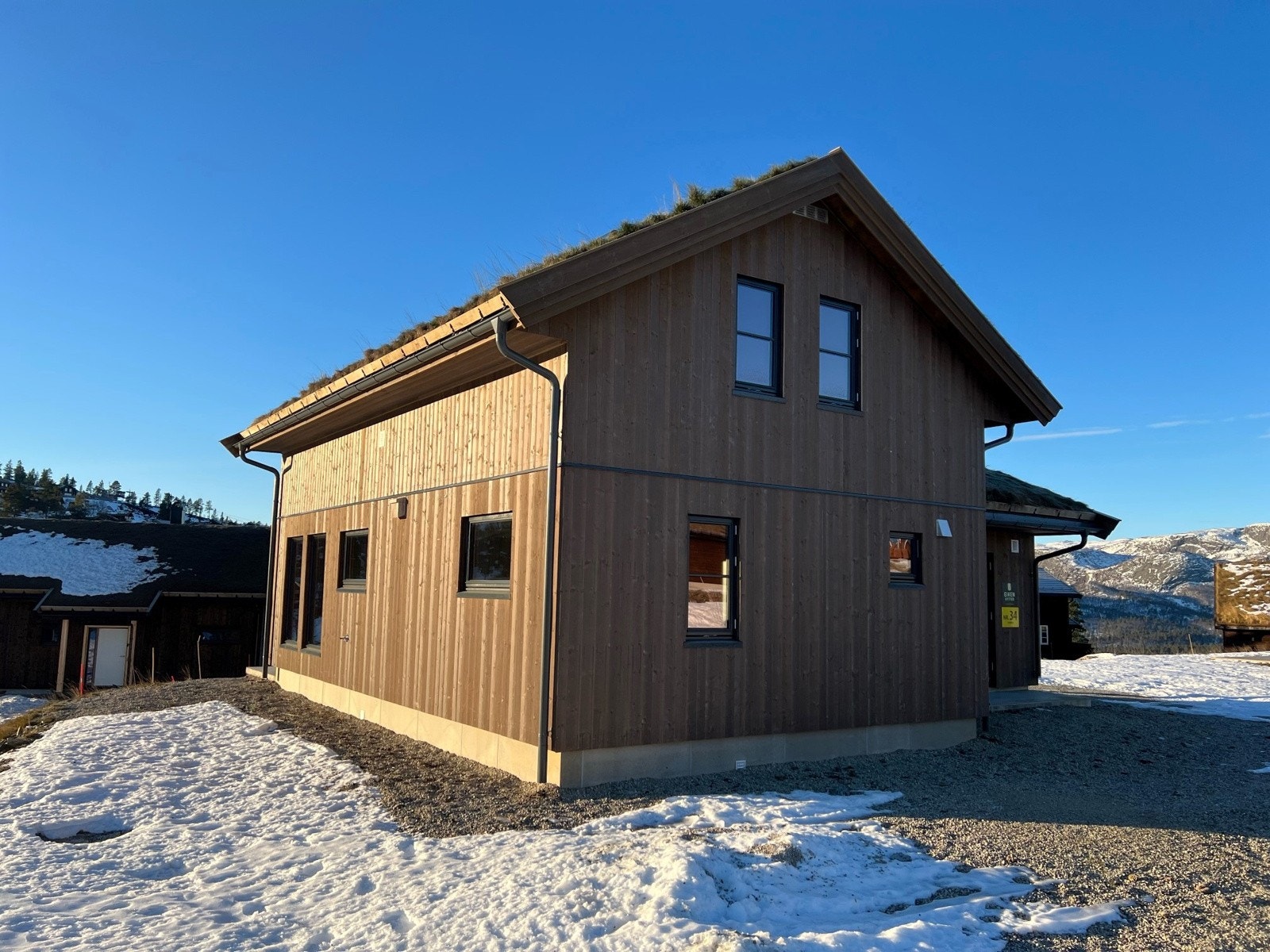 Hytta ligger fint plassert med lett adkomst Galleribilde