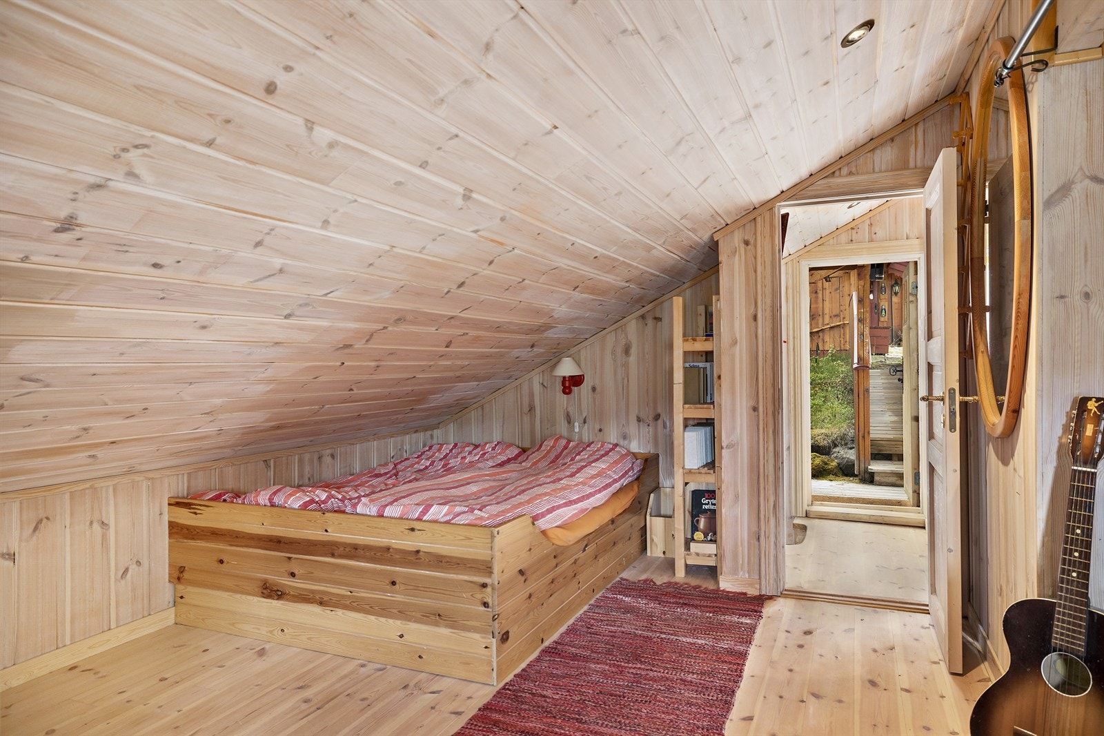 Rom brukt som soverom og er ikke godkjent til varig opphold. Rommet har idag plassbygd seng Galleribilde