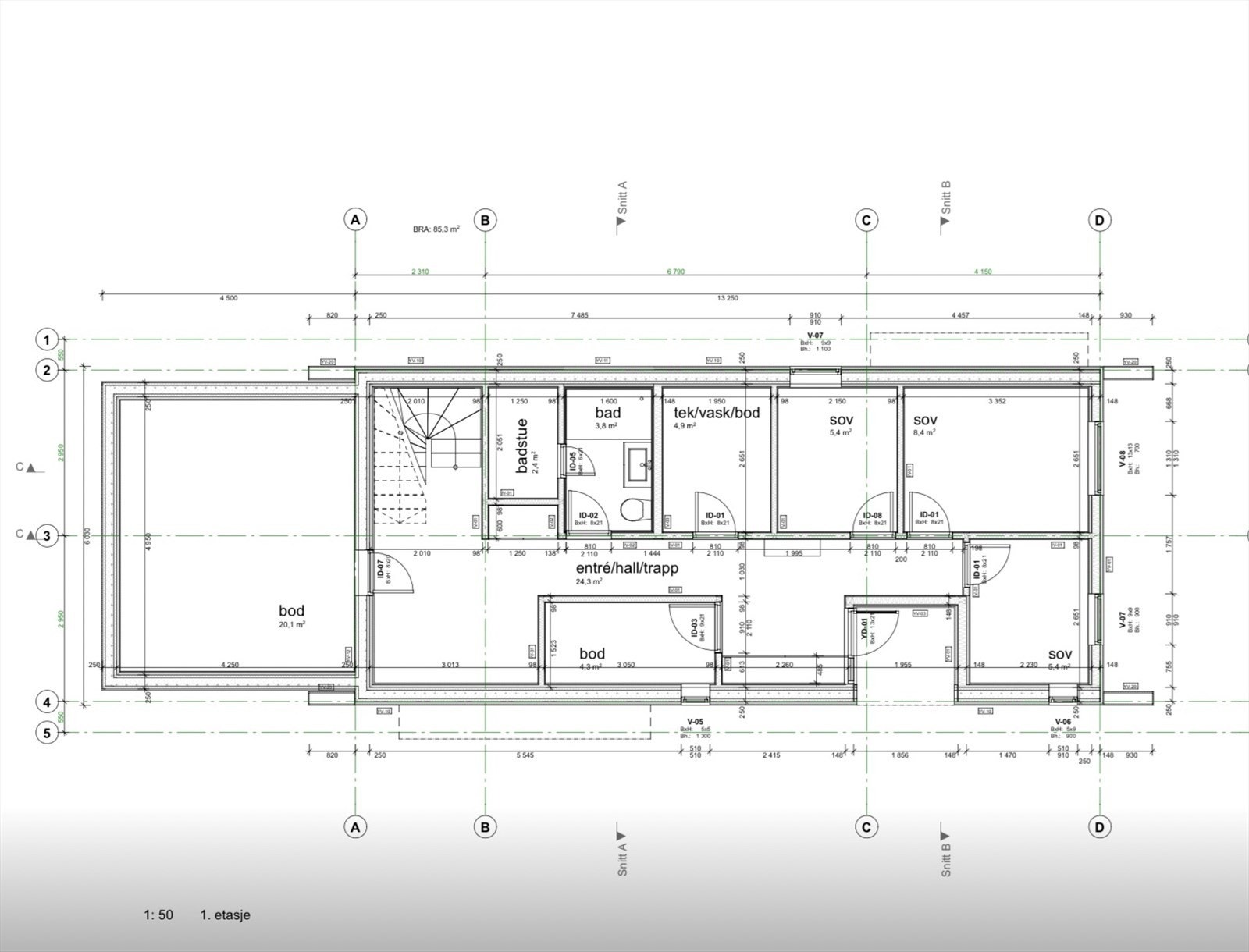 Hytte 9 har ekstra stort bod-areal under terrasse. Perfekt for innredning til for eksempel prepperom, utstyrsbod og vinkjeller. Galleribilde