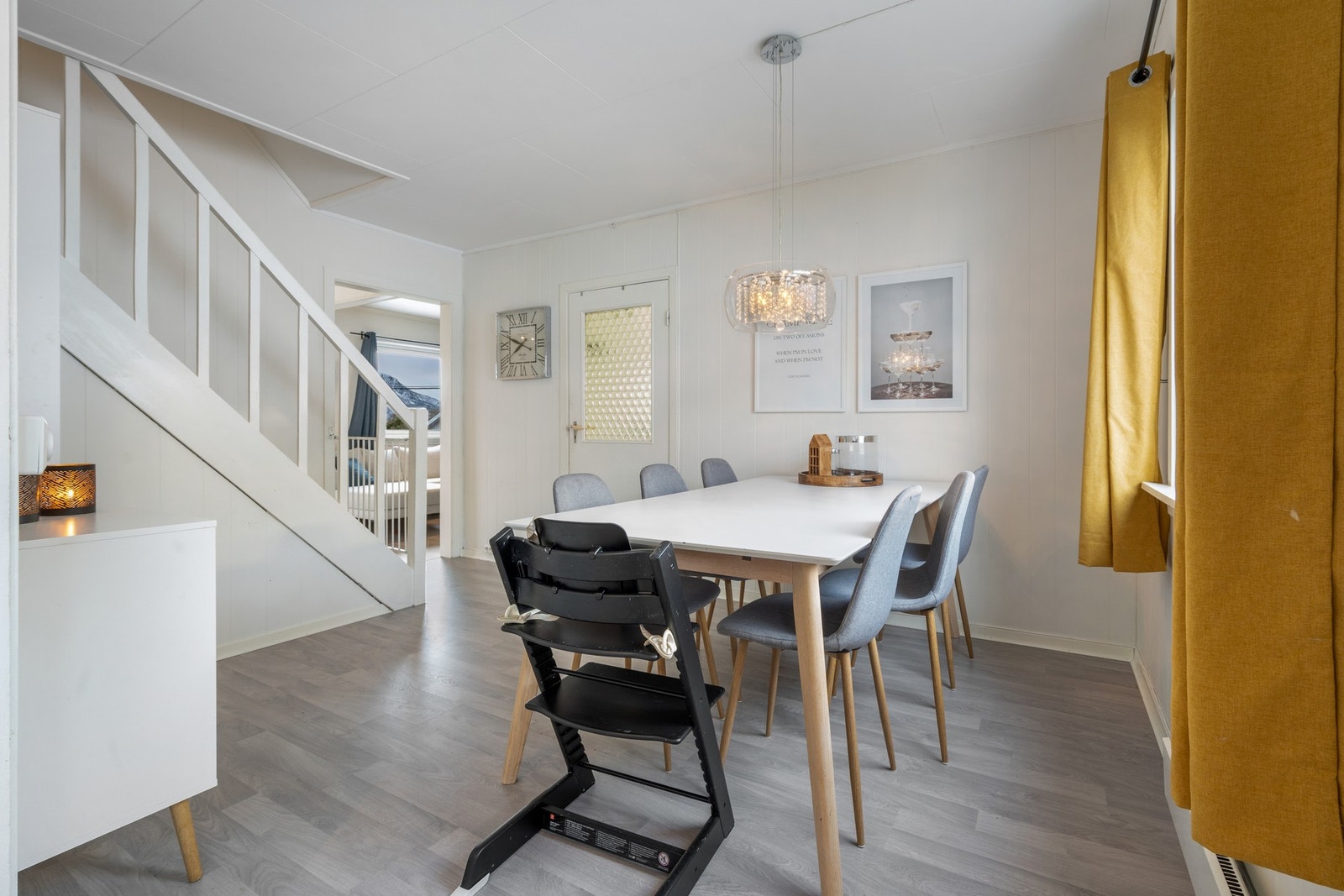 Spiseplass ved kjøkkenet Galleribilde