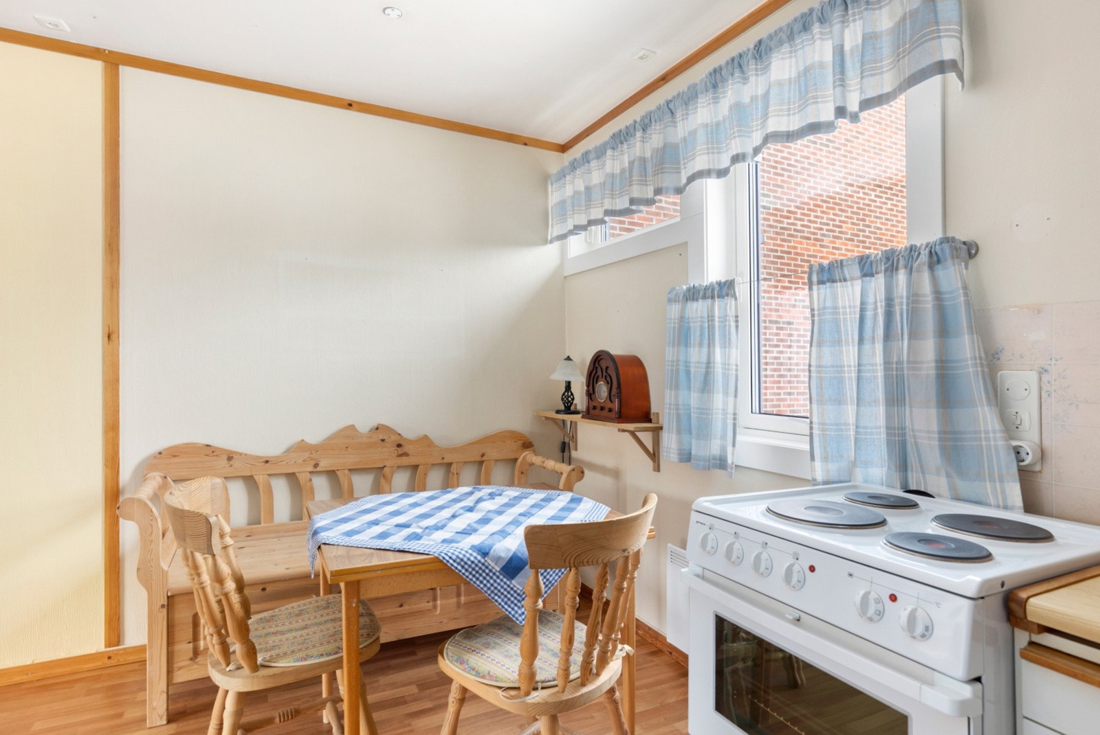 Med dagens løsning er det god plass til et frokostbord på kjøkkenet. Galleribilde