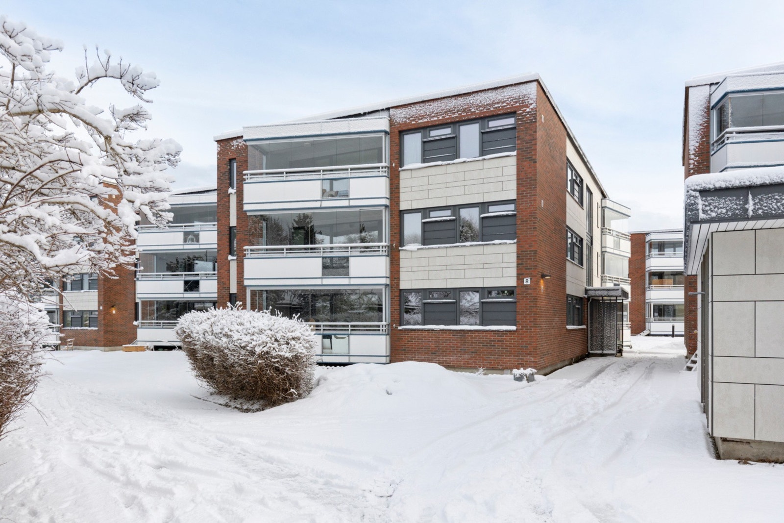 Det ble også satt opp nye sykkelboder under renoveringen i 2019, og denne skimtes til høyre i bildet. Galleribilde
