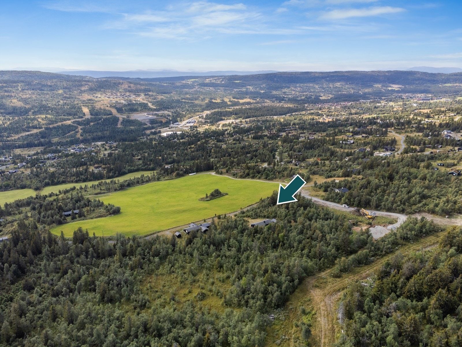 Dette er et attraktivt og naturskjønt hytteområde med flott utsikt over området og gode solforhold. Galleribilde