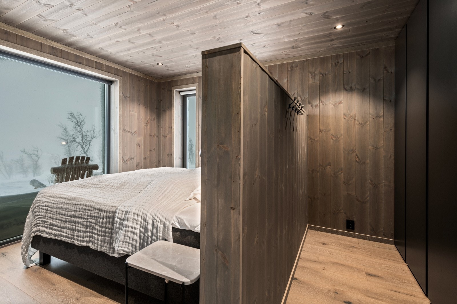 Alle bilder er fra chalet som er solgt tidligere i prosjektet. Det vil derfor blant annet avvike noe på tilvalg, utsikt og vinkel. Galleribilde