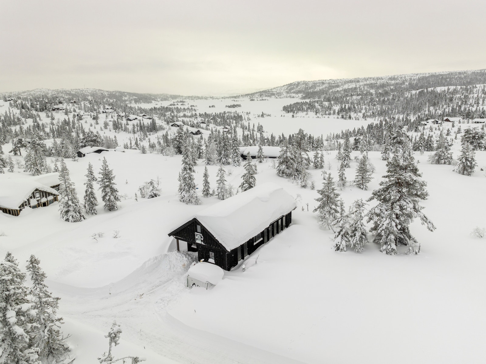 Utsyn mot Breilivann og skiløyper Galleribilde