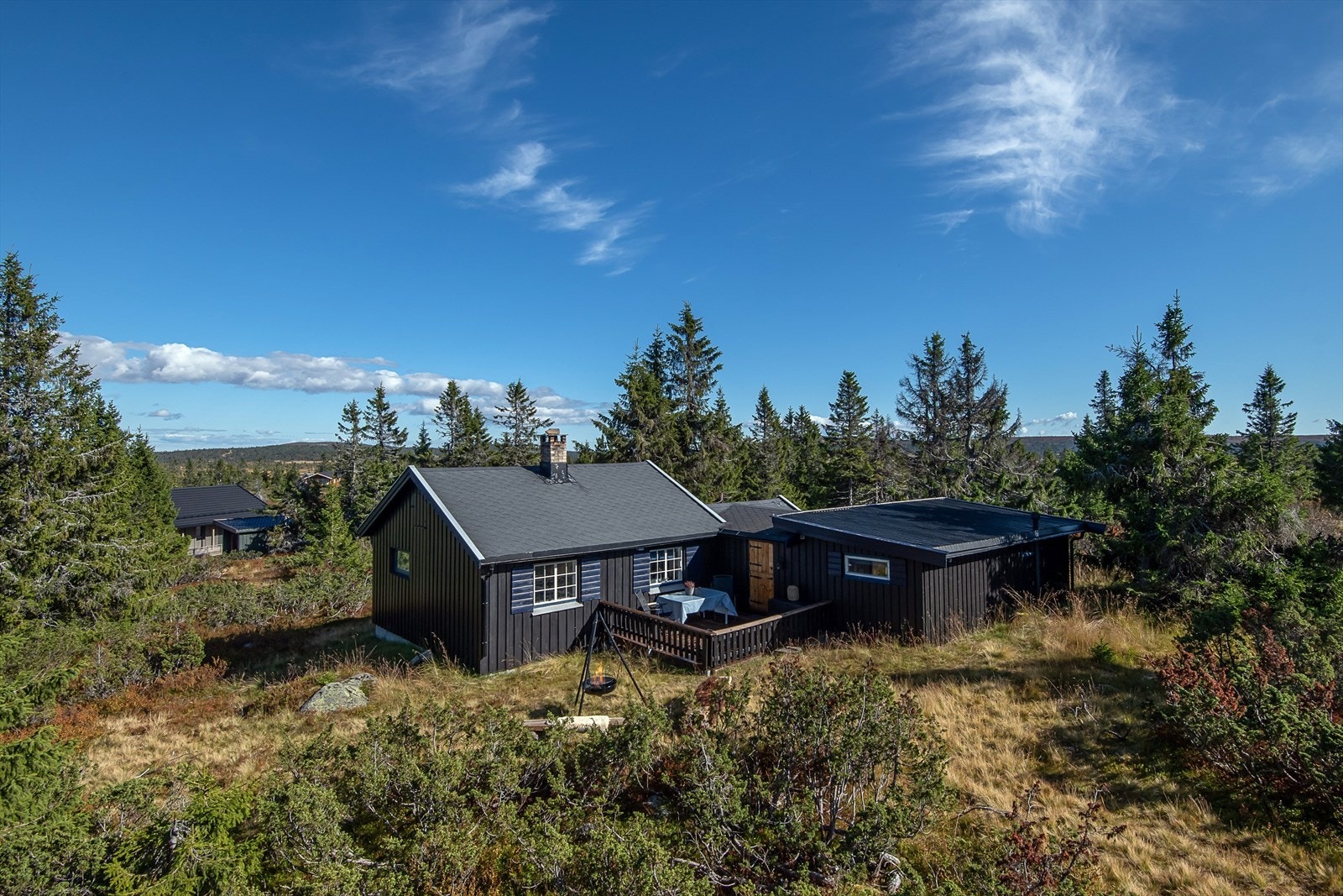 Hytta ligger i lune og fine omgivelser, skjermet for innsyn. Galleribilde