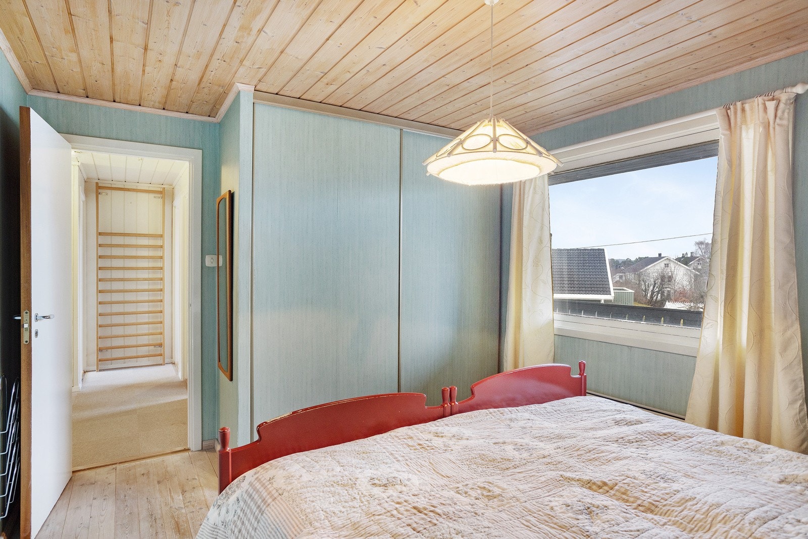 God plass til dobbeltseng på soverom 1 Galleribilde