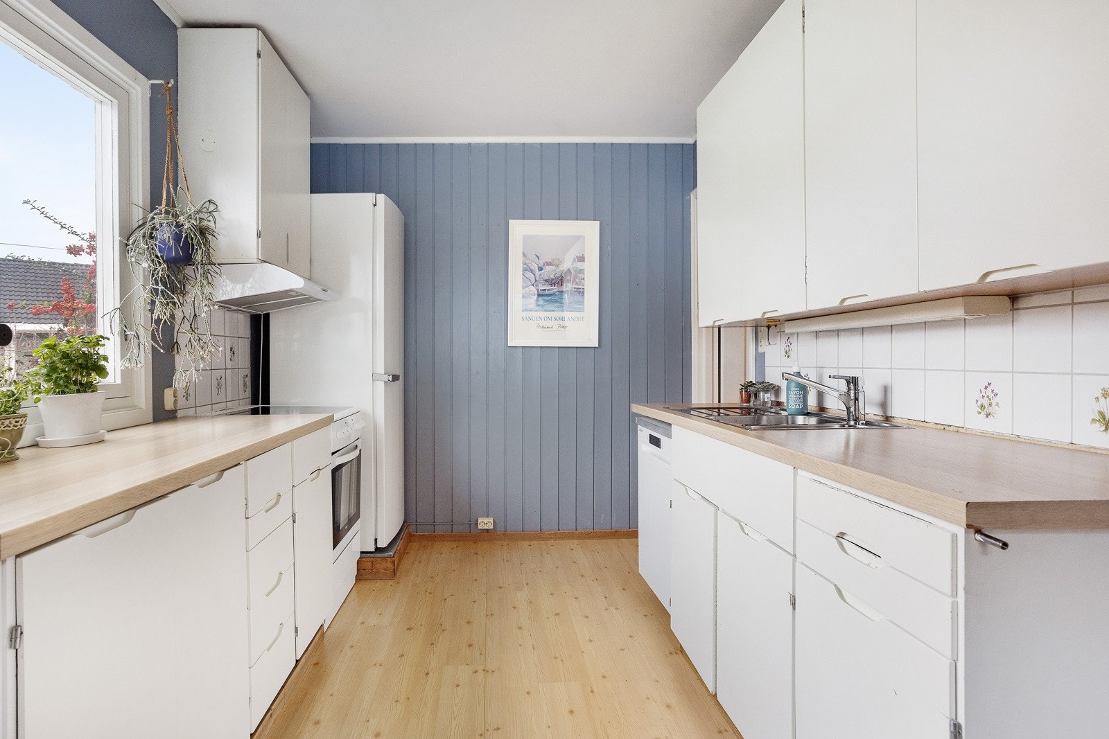 Mulighet for å fjerne vegg mellom spisestue og kjøkken for en åpen kjøkkenløsning Galleribilde