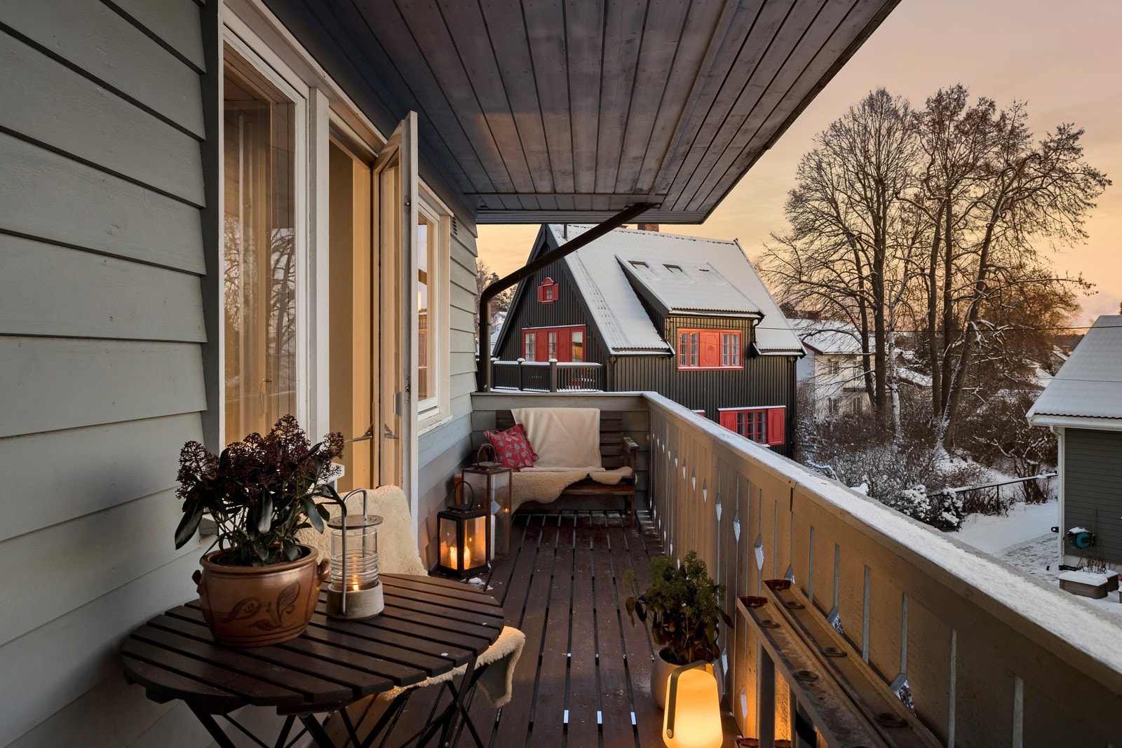 Syd-/vestvendt balkong på 12 kvm med svært gode solforhold Galleribilde