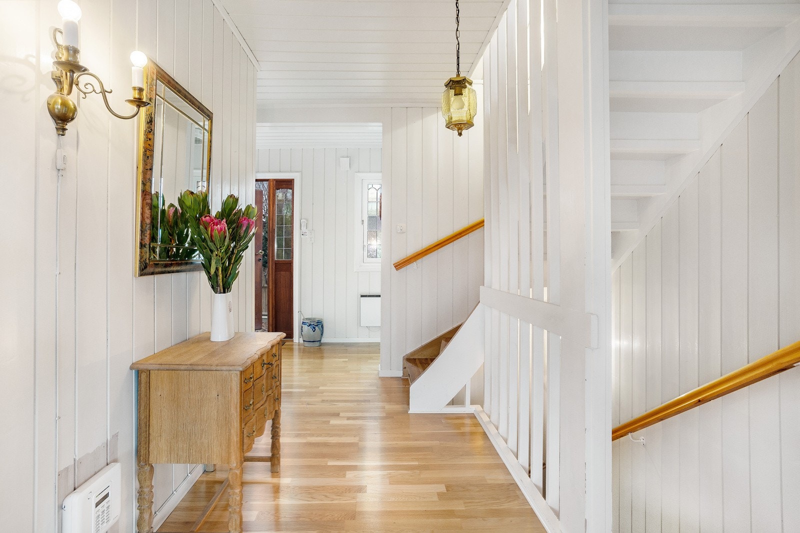 Mellomgang og entré med god plass Galleribilde