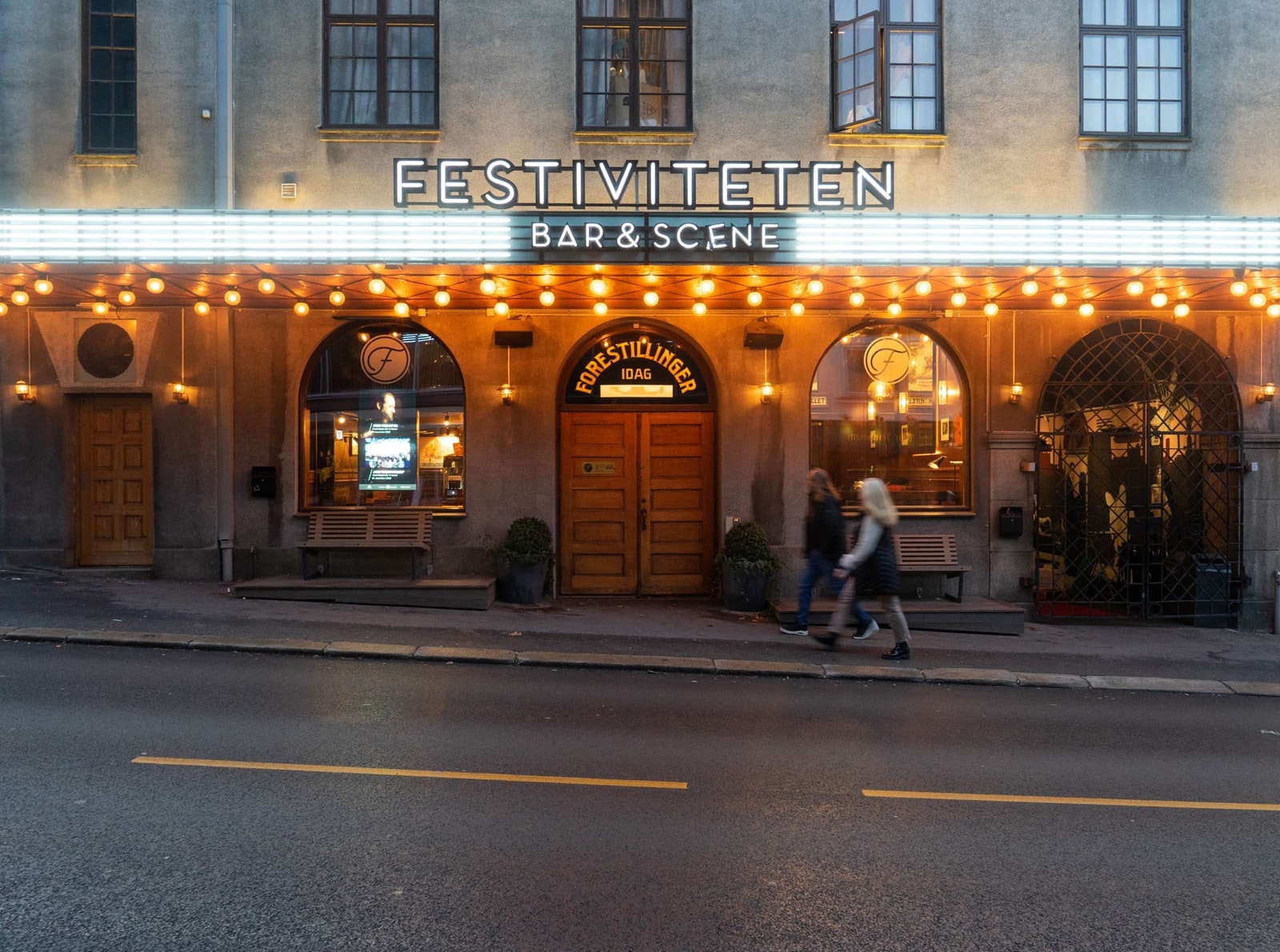 Hamar sentrum med bla Festiviteten bar og scene - en liten kjøretur unna Galleribilde