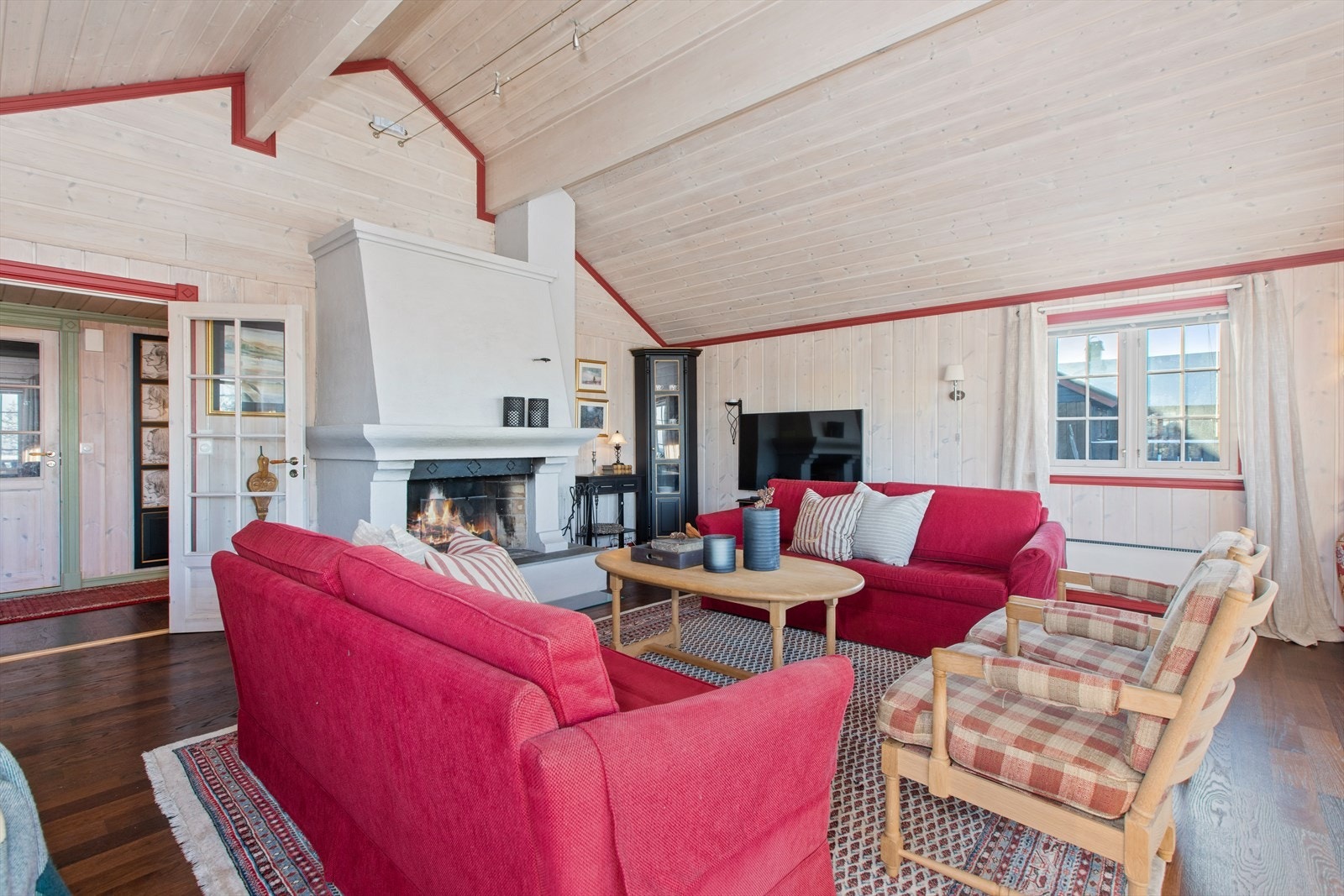 Romslig stue med gode møbleringsmuligheter. Galleribilde