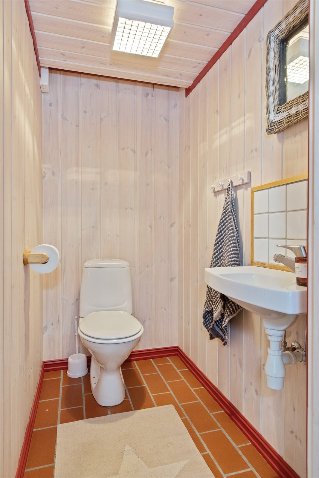 I tillegg til baderommene inneholder hytta separat toalettrom/wc-rom. Galleribilde