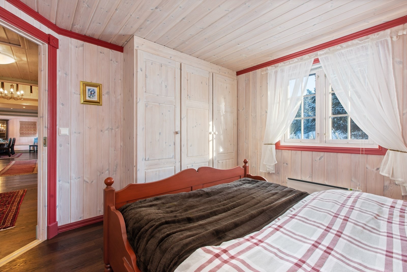 Garderobeskap på soverom 3. Galleribilde